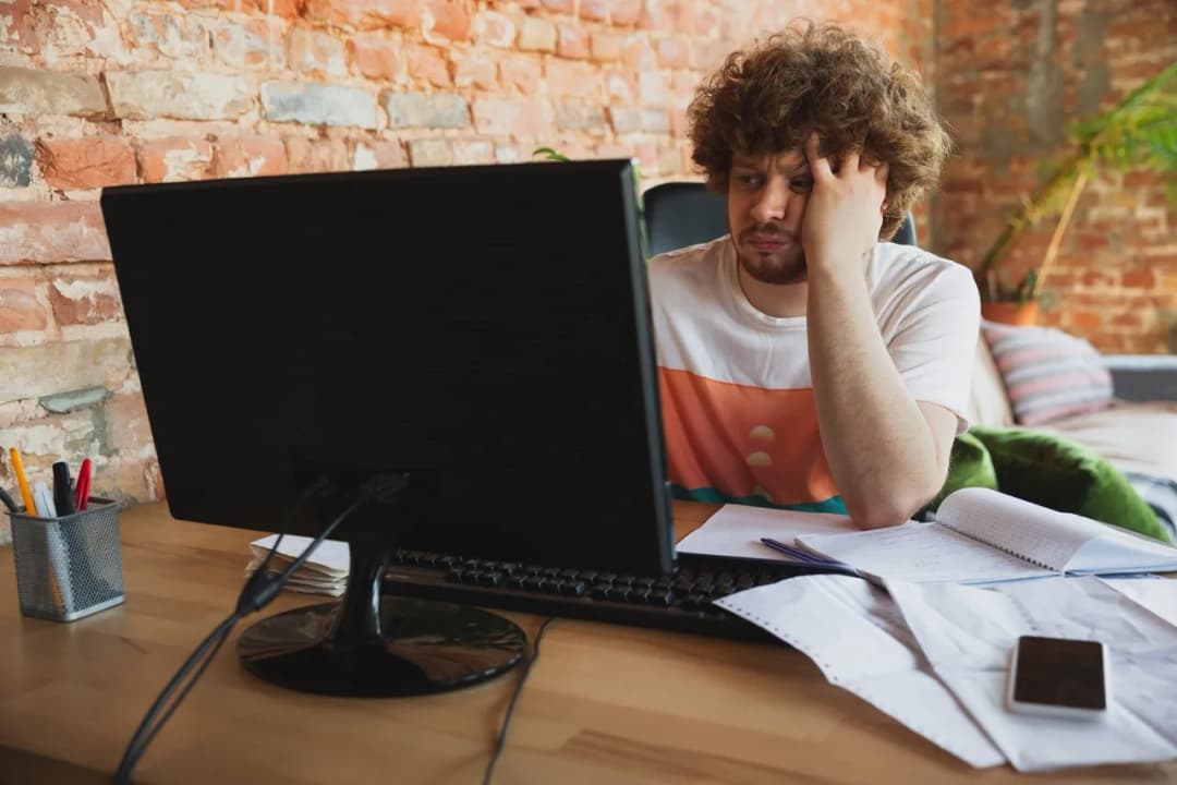 Monitor nie włącza się? Poznaj 5 najczęstszych przyczyn i rozwiązań